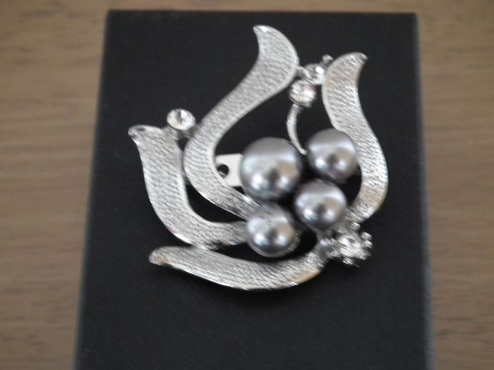 brooch