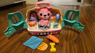 VTech - puppy carrier with accessories,