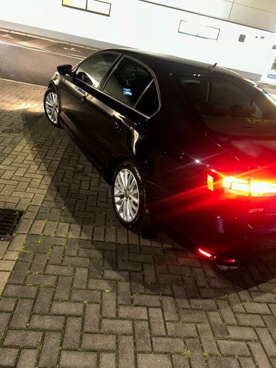 VW Jetta Highline 2.0 TDI