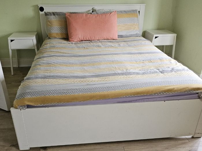 Kingsize bed