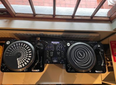 Numark DJ bundle - Decks, mixer and records.