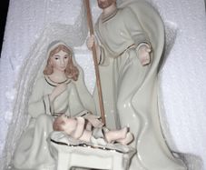 BELLEEK Nativity family large 7270
