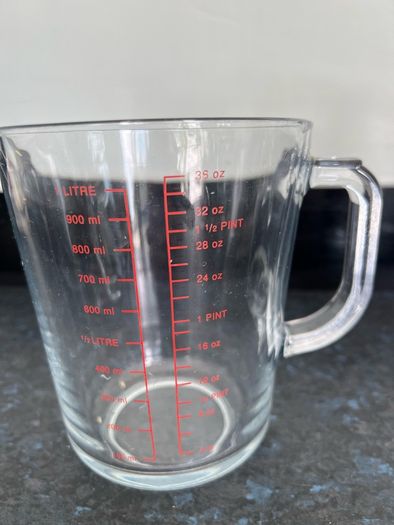 3 glass measuring jugs / Pyrex /