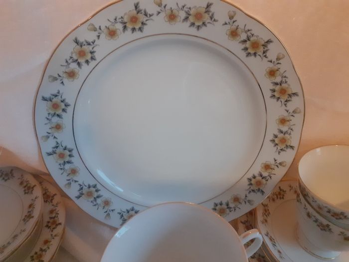 Vintage 21pce China Floral Tea Set.