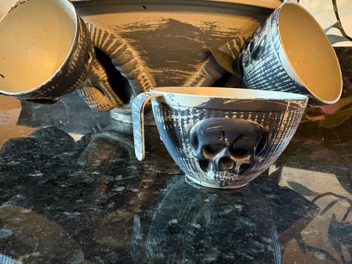 Halloween punch bowl with ladle and 6 cups