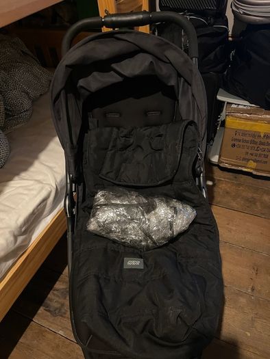 buggy with rain cover & foot muffins