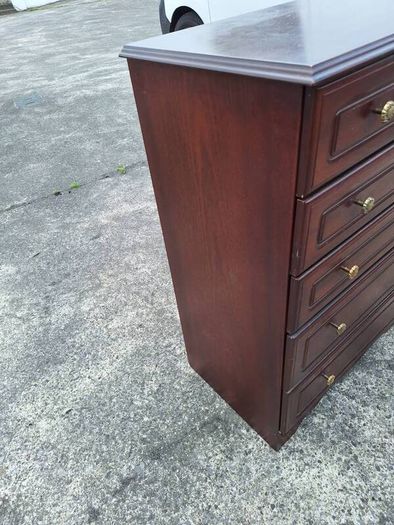 Beautiful vintage Rossmore chest of drawers
