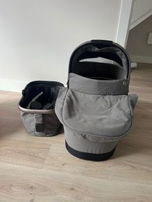 Cybex carrycot and basket