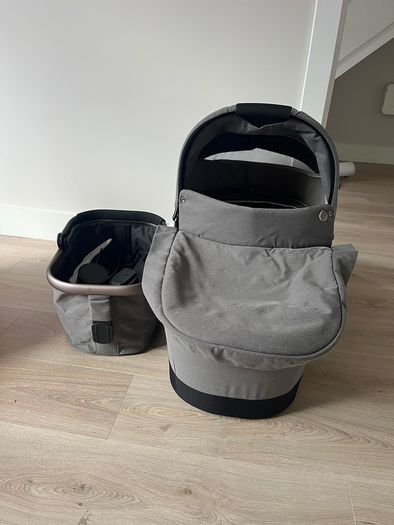 Cybex carrycot and basket