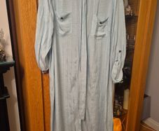 Que shirt blue dress