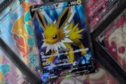 Jolteon V ! Full Art ! Super Rare ! from Eevee Heroes Set ! 2021 ! Japanese Pokemon Card !