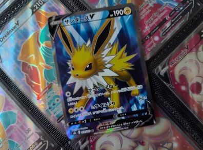 Jolteon V ! Full Art ! Super Rare ! from Eevee Heroes Set ! 2021 ! Japanese Pokemon Card !