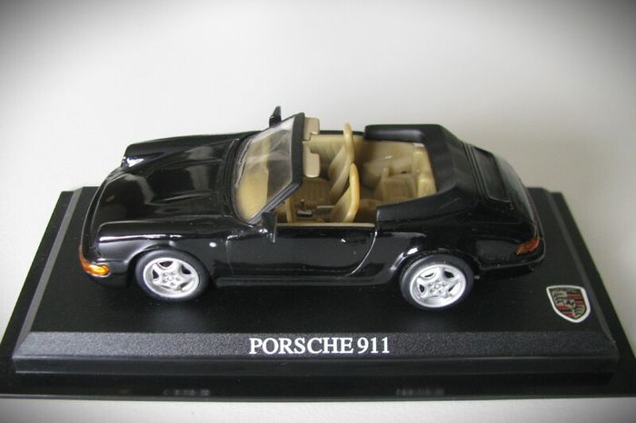 Diecast Model Porsche 911 Carrera 4 - del Prado Car Collection 1:43