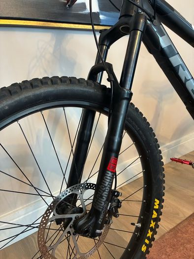 Full suspension mountain bike