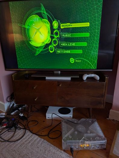 Crystal Xbox original (Modded) + 2 controllers + 12 games