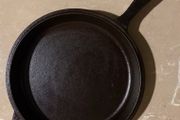 Vintage seasoned Kichly cast Iron pan, double handled