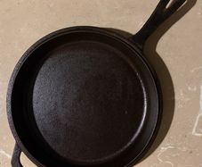 Vintage seasoned Kichly cast Iron pan, double handled