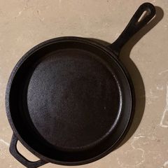 Vintage seasoned Kichly cast Iron pan, double handled