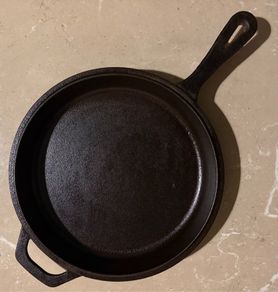 Vintage seasoned Kichly cast Iron pan, double handled