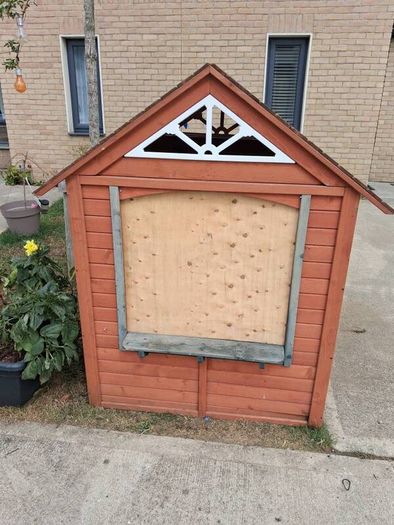 kids outdoor playhouse
