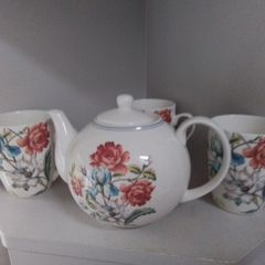 Emma James Teapot & Mugs