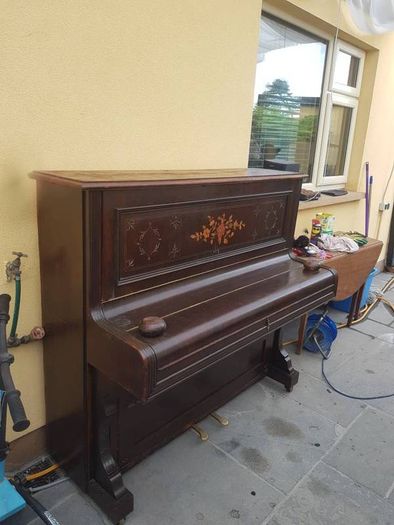 Electric piano Bar
