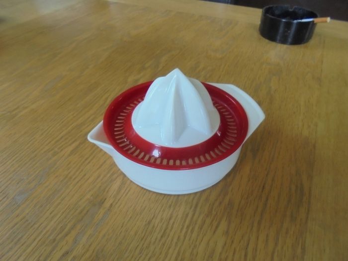 Red/White Plastic Juicer for Sale