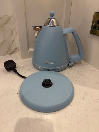 DeLonghi Argento Flora Kettle Blue 1.7L