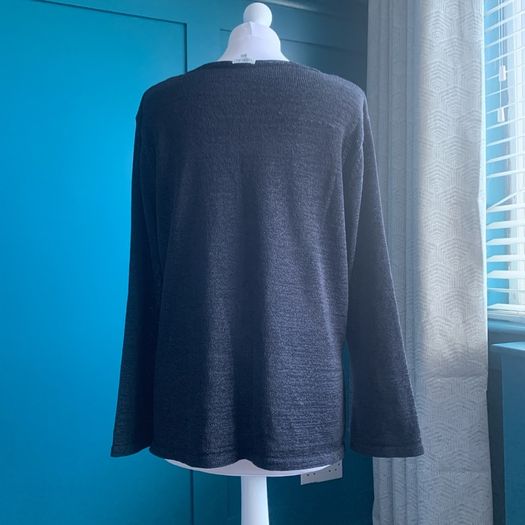 Navy v neck jumper. Size 18/20