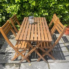garden table and chairs