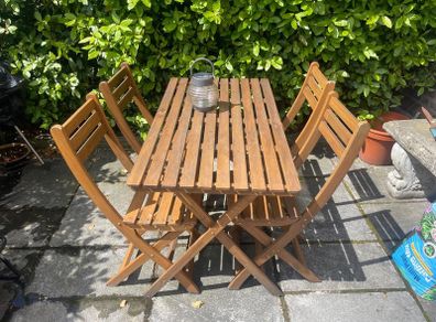 garden table and chairs