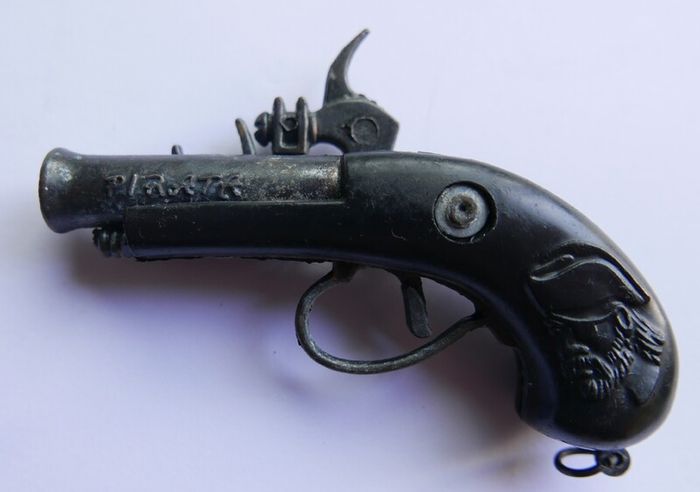Vintage Bluebeards Flintlock small Cap Gun (in working order)