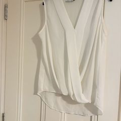 Paraphrase dressy sleeveless top, states size 14 but more like 16