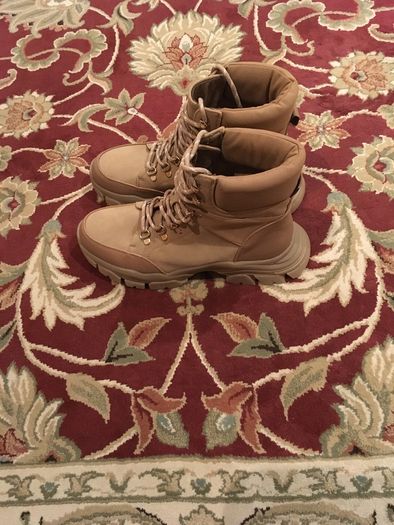 Boots size EU-40, UK-7