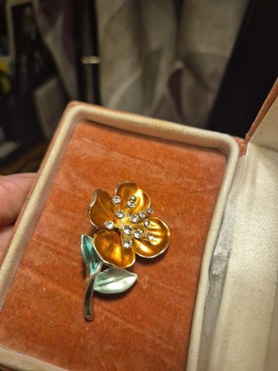 Vintage Brooch Flower