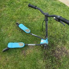 Free 3-wheeled swing scooter