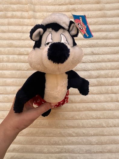 Vintage Looney Tunes Pepe Le Pew Skunk Plush Red Heart Boxers 1997 approx. 35 cm. Please see photos