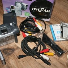 Hitachi DZ-MV3000E PAL DVD and DS  Video Camcorder 10x Optical Zoom 240x Digital Tested & Working.