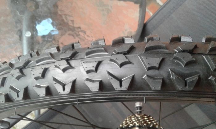 26 x 2.0 inch bike tyre off rim brand new