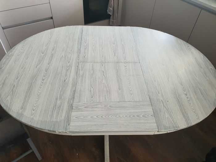 round dinning tables