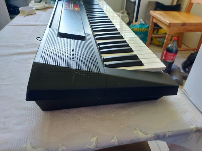 YAMAHA PSR-F51 61 key Keyboard, working perfect and in like new condition, comes with power adaptor