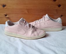nike court royal Size 8 eu 48.5 pink in great condition