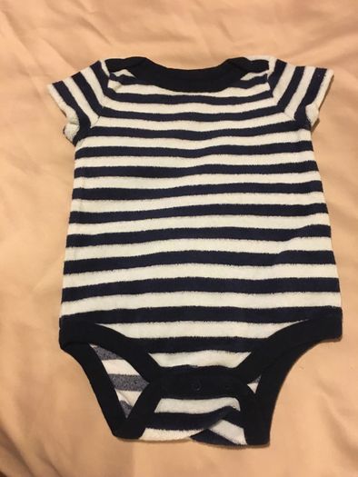 Boys gap top never worn 3/6 mths