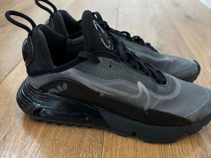 Nike 2090 Black & Charcoal Size 5