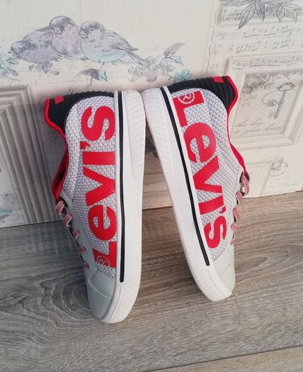 Levi's boys slip on trainers like new condition UK2.. EUR 34