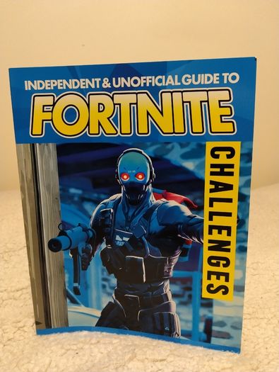 Fortnite Books and stickers in metal Tin case
