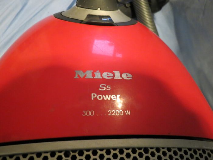 Miele S5 Power - Red