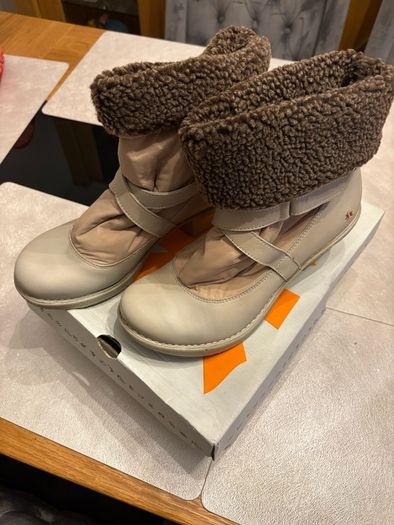 Art womens boots size 42uk 9uk