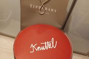 Brand new Tipperary crystal Graham Knuttel Cake stand