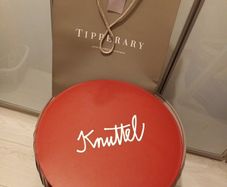 Brand new Tipperary crystal Graham Knuttel Cake stand